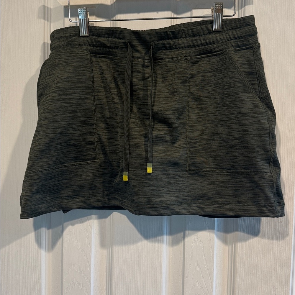 Title Nine Dark Green Athletic Skort. Size medium. NWT